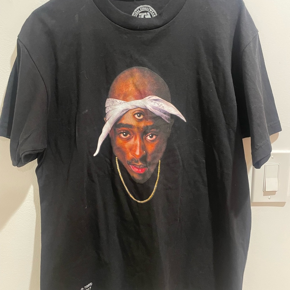 Juan Pelayo All Eyez on Me Tupac tshirt, L